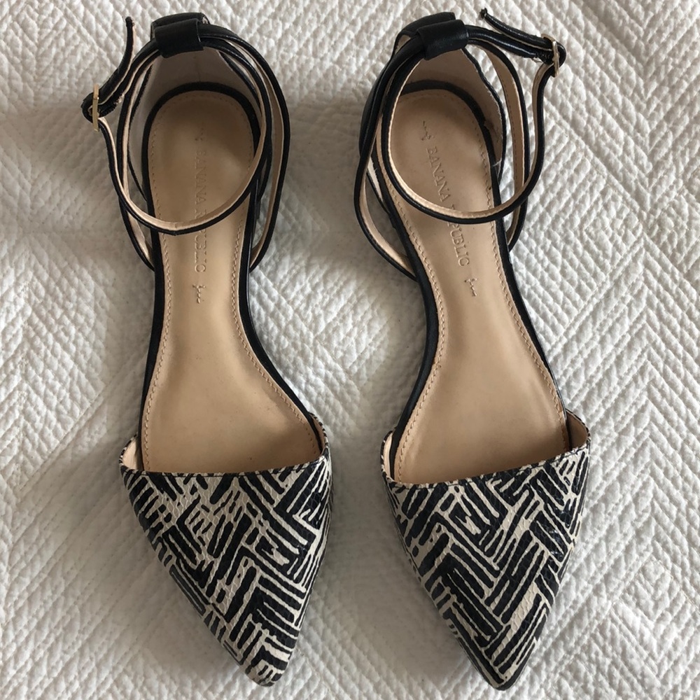 Ankle strap Banana Republic flats